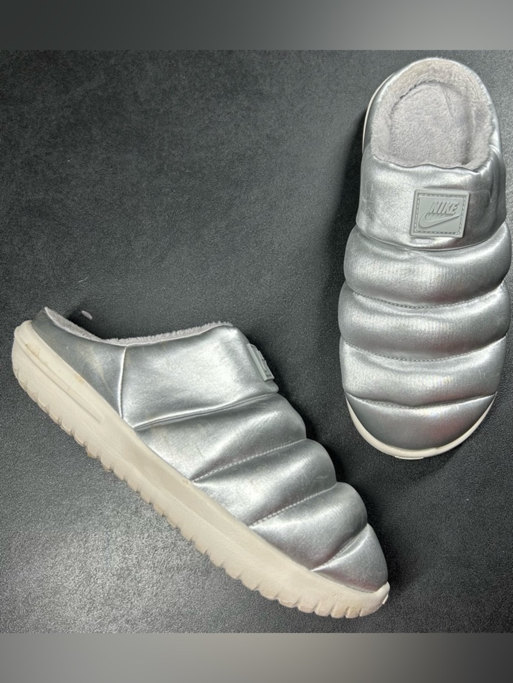 Nike Women's Size 8 Burrow SE NA Metallic Silver Slippers FZ7940-001